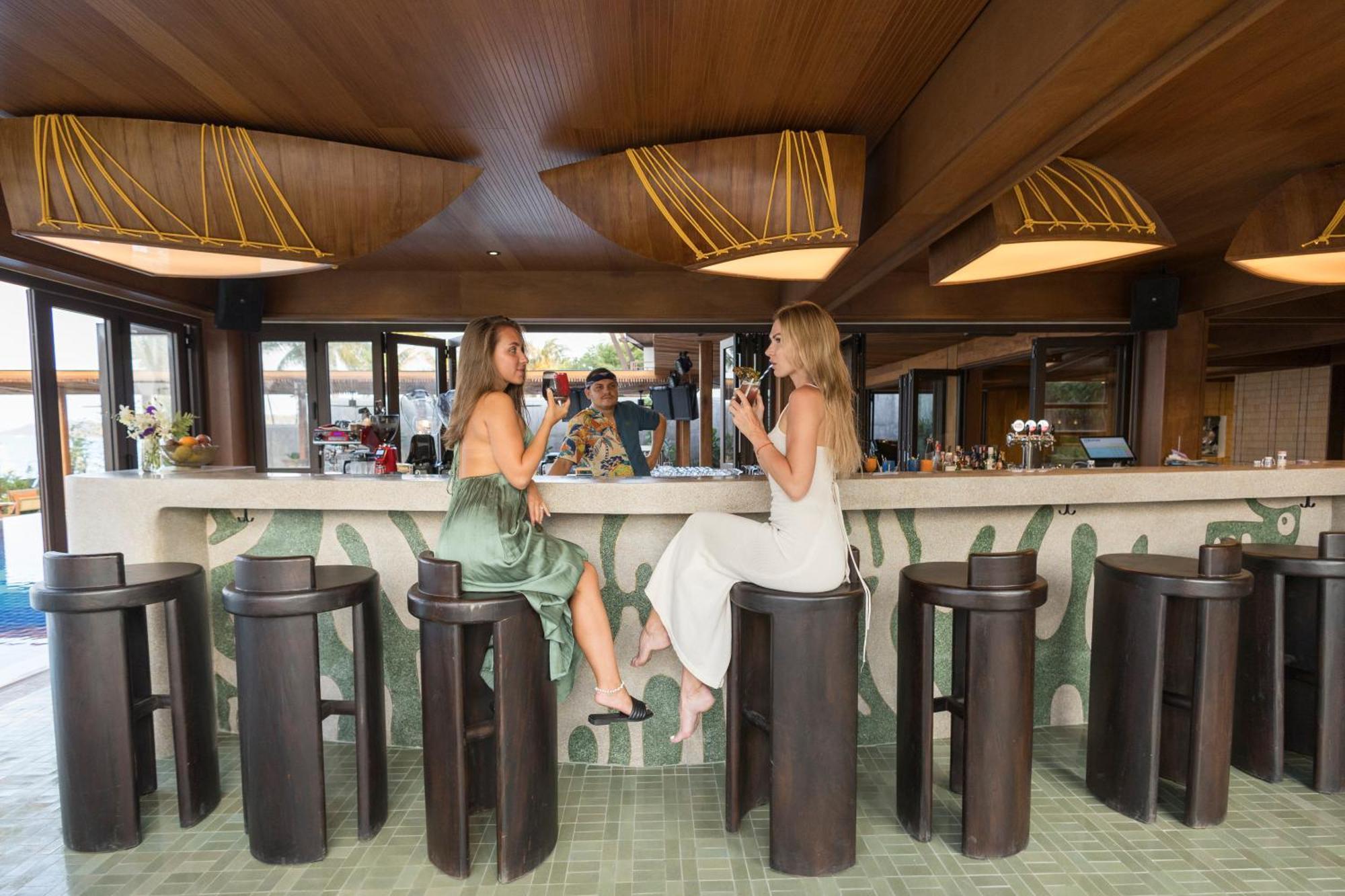 Barcelo Coconut Island, Phuket Exterior foto The bar at the 19th hole