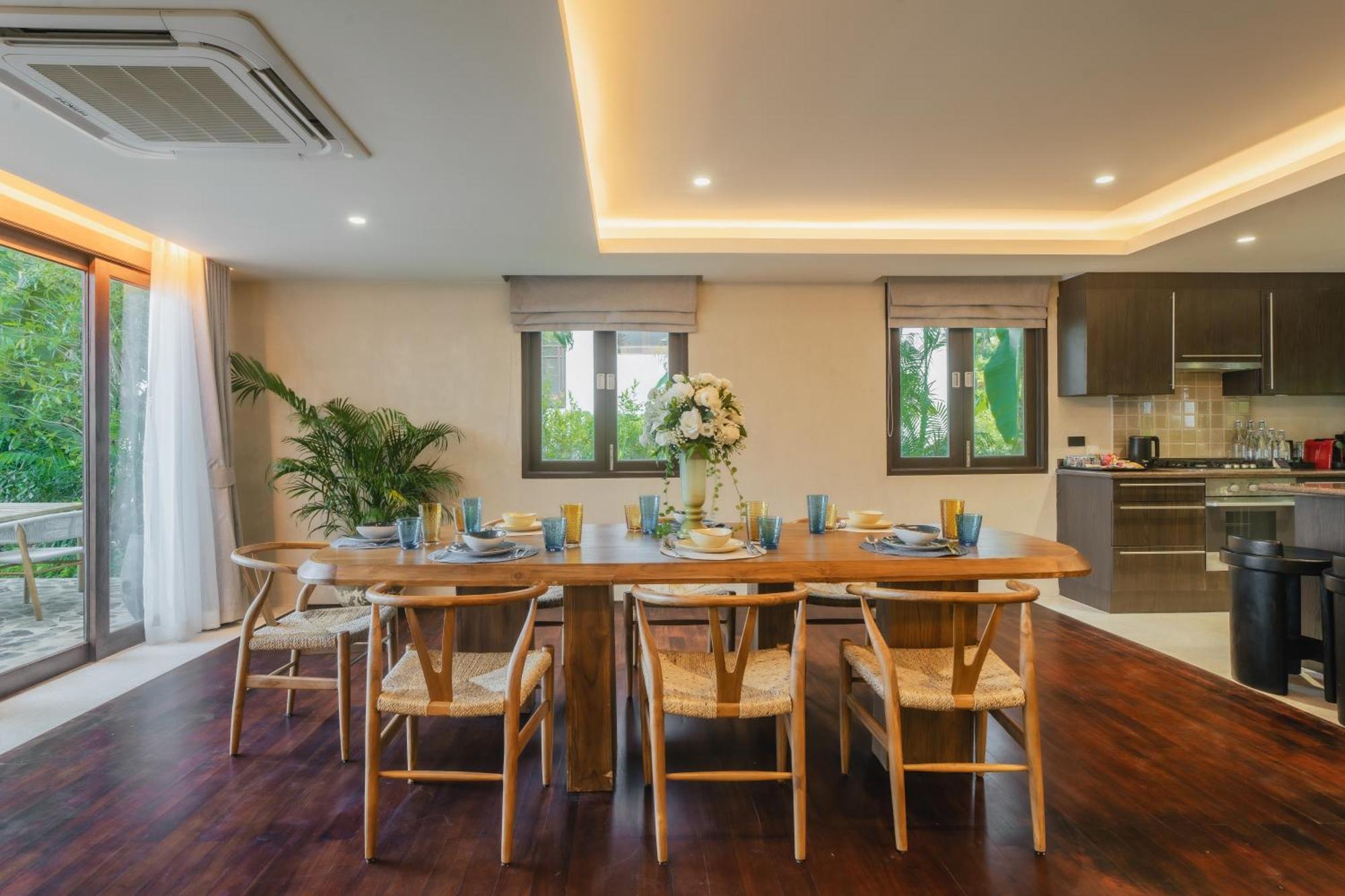 Barcelo Coconut Island, Phuket Exterior foto A dining room in a house
