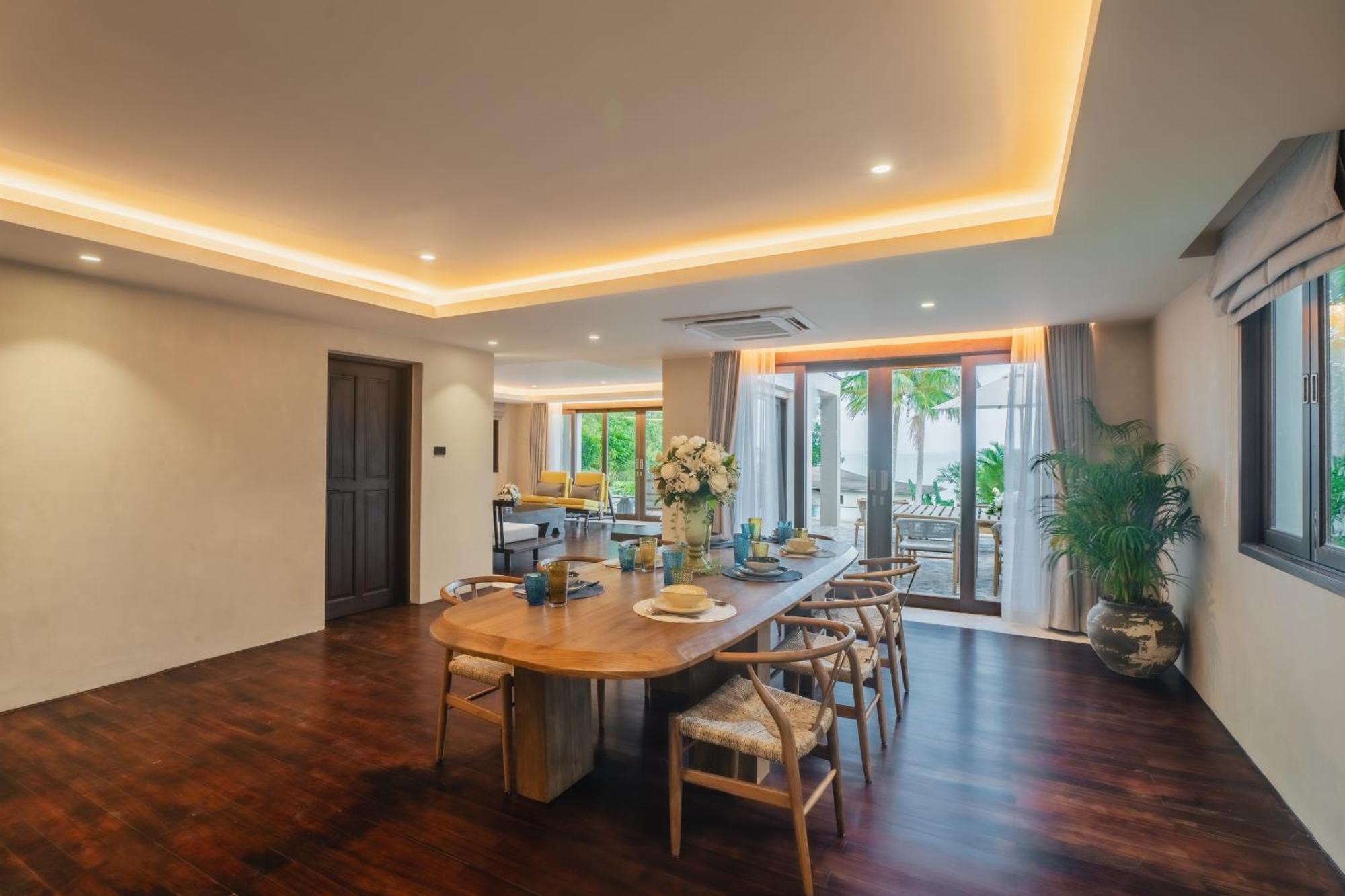 Barcelo Coconut Island, Phuket Exterior foto A dining room in a house