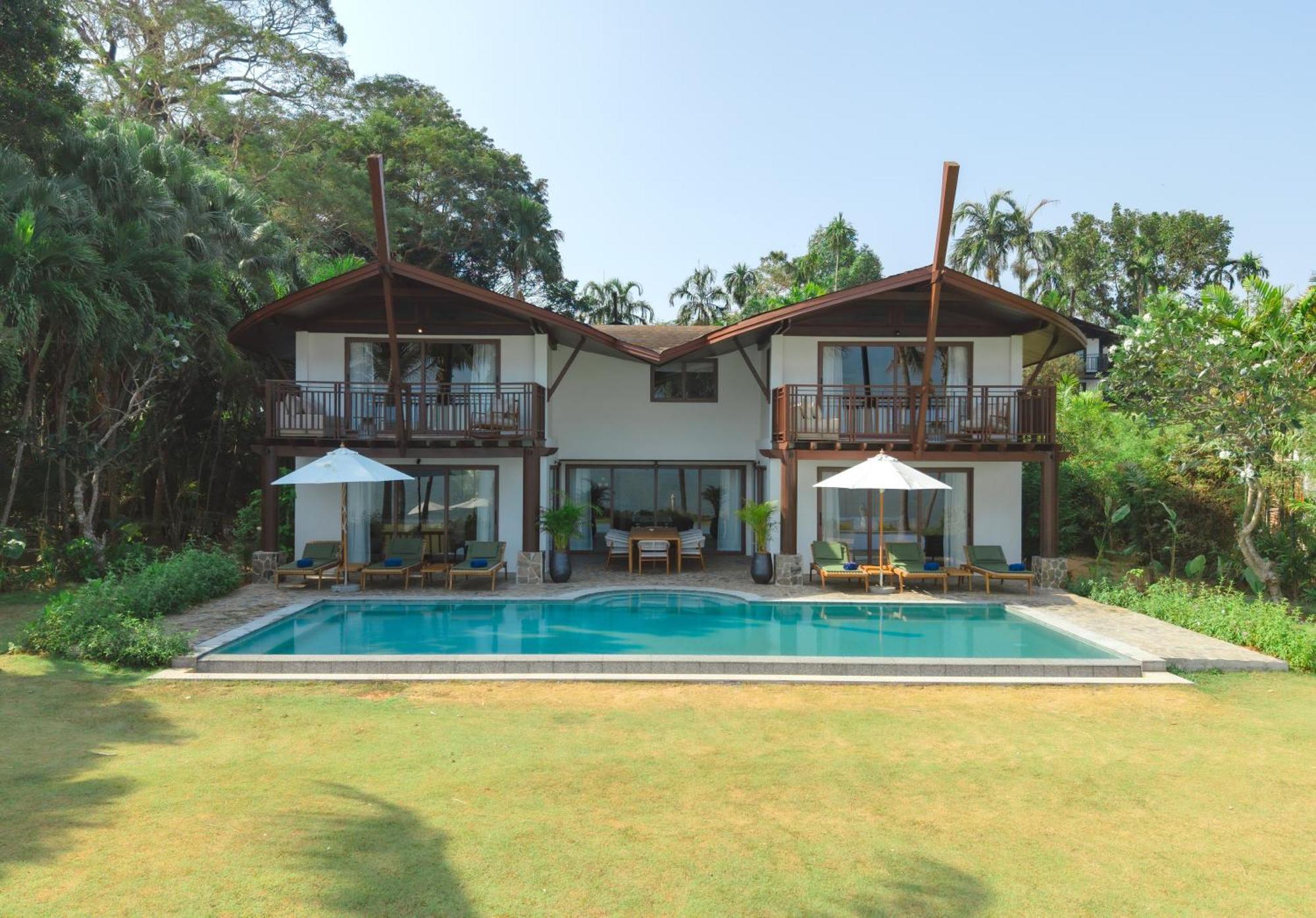 Barcelo Coconut Island, Phuket Exterior foto A villa at the resort