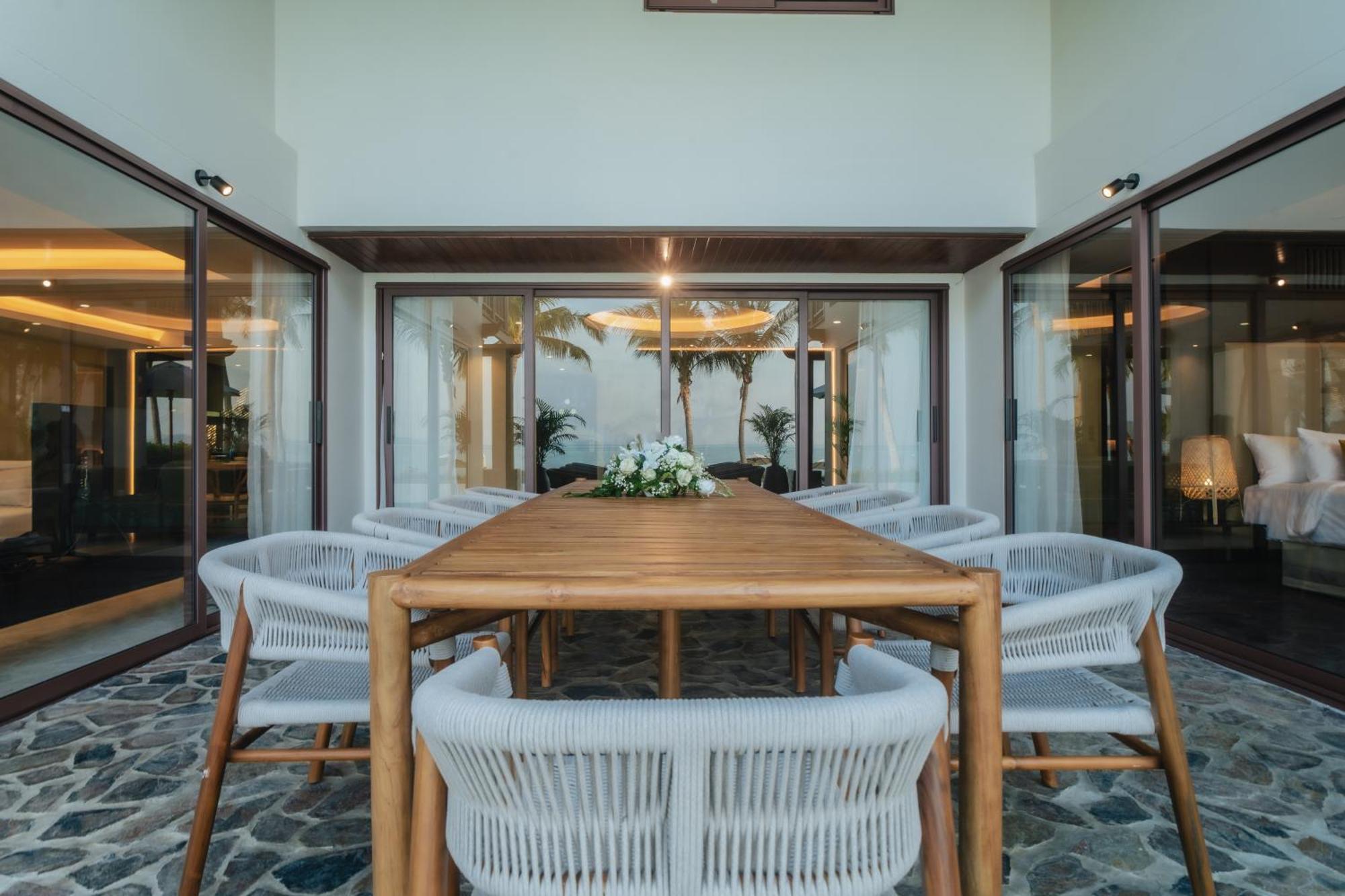Barcelo Coconut Island, Phuket Exterior foto The interior of the hotel