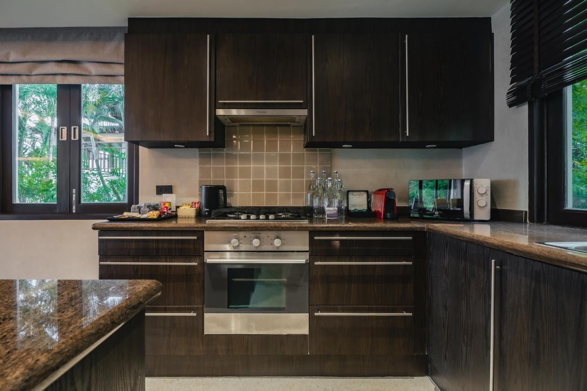 Barcelo Coconut Island, Phuket Exterior foto A modern kitchen